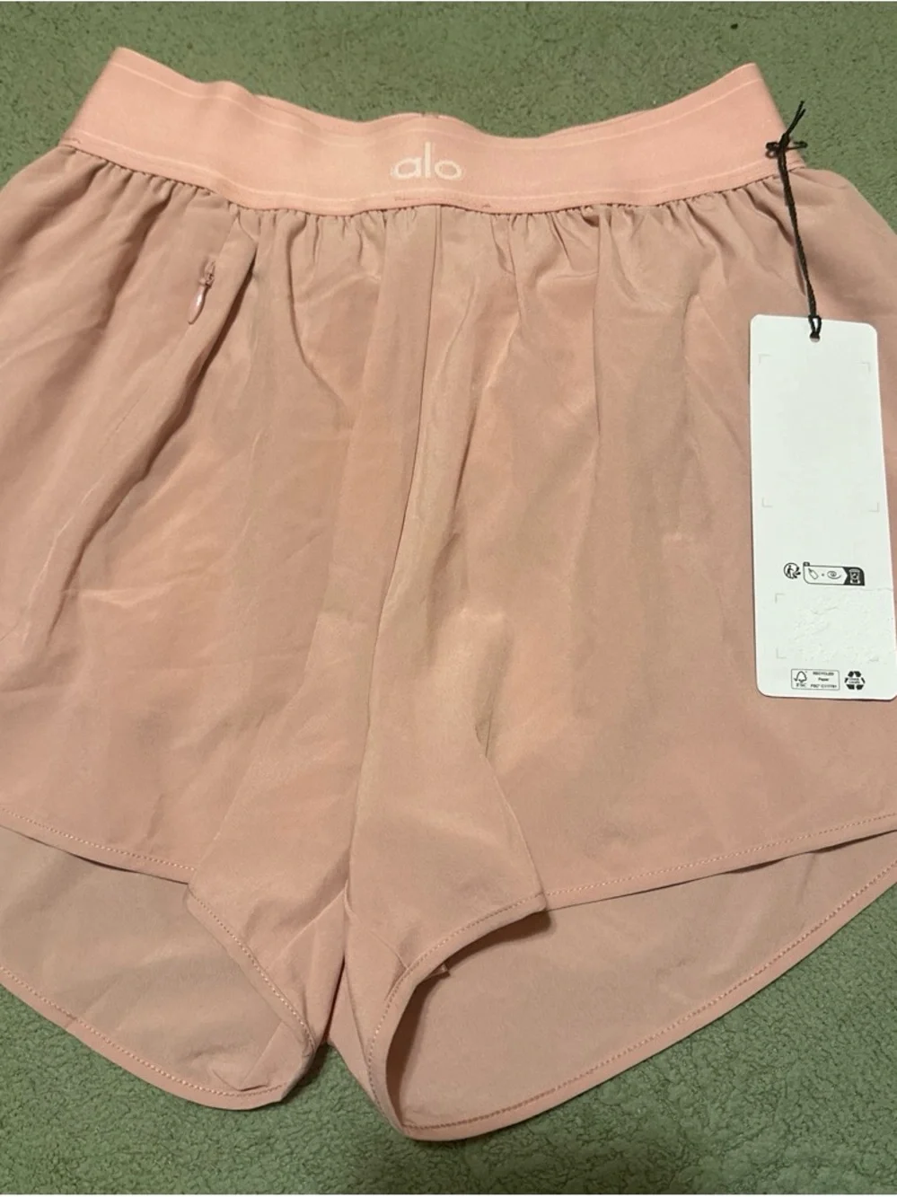 ALO Yoga match point short pink